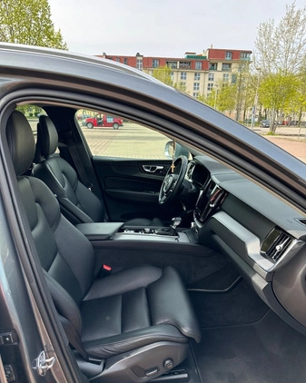 Volvo XC 60 cena 129000 przebieg: 92000, rok produkcji 2017 z Szczecin małe 121